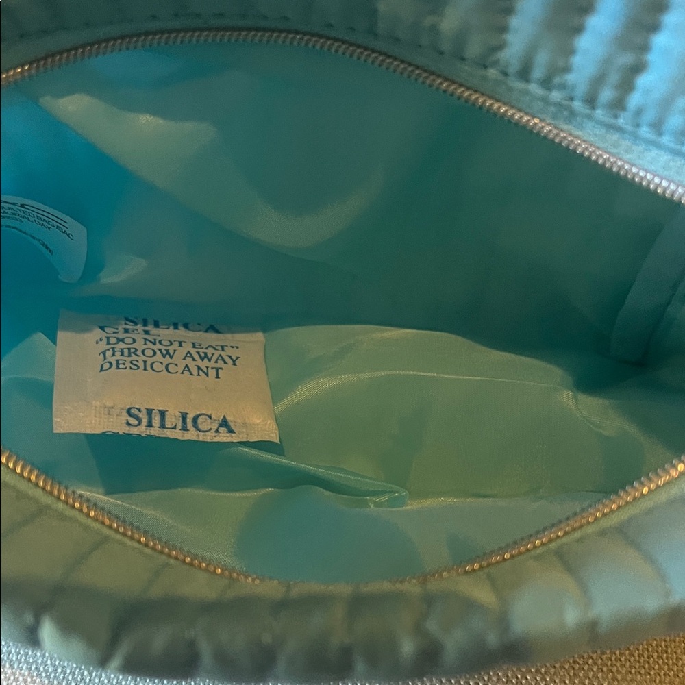 MAC Cosmetics Light Blue Quilted Makeup Bag - Picture 5 of 7